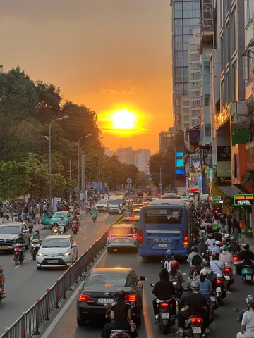 NGANG 4 DÀI 14M XÂY 4 TẦNG - GẦN TÔ HIẾN THÀNH, HỒ BÁ KIỆN - NGAY CÁCH MẠNG THÁNG 8, GẦN VÒNG XOAY BA THÁNG HAI. CHỈ 9TY XÍU THƯƠNG LƯỢNG