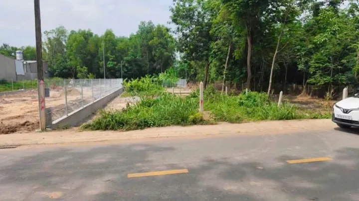 Bán đất 500m2 - 200m2 thổ cư - giá 700tr - mặt tiền đường kinh doanh, cách QL13 200m.
