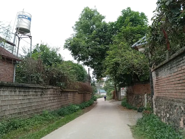 9200m có 1200m thổ cư - sẵn khuôn viên - tại  Xã Nhuận Trạch Huyện Lương Sơn