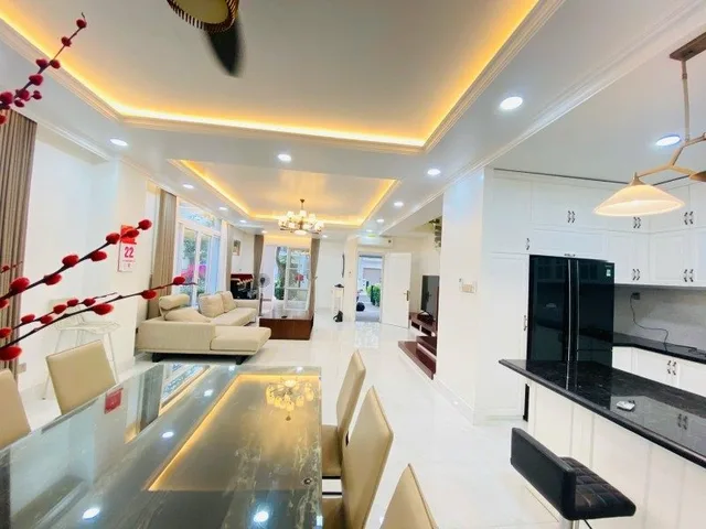 🔥🔥 LÔ GÓC 2 MẶT TIỀN – KHU VILLA CAO CẤP KHANG ĐIỀN PHÚ HỮU 🔥🔥
💎 263M² – NGANG 11M – 4 TẦNG – DÒNG TIỀN 70TR/THÁNG – 56 TỶ TL