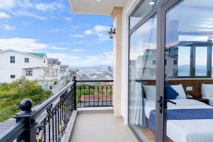 Cho thuê Khách sạn 14 phòng ngủ cao cấp view thoáng giá 50 triệu tại Thành phố Đà Lạt Lâm Đồng