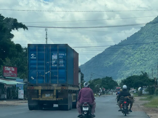 Bán Đất 1000m2 có sẵn 100 m2 thổ cư giá 3.7 tỷ tại Xã Tân Hưng Huyện Tân Châu Tây Ninh