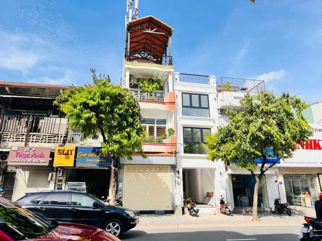Cho thuê Nhà Mặt tiền Quận 1- Đinh tiên Hoàng- 4m*15m- chỉ  có 68 triệu/ 1 tháng,