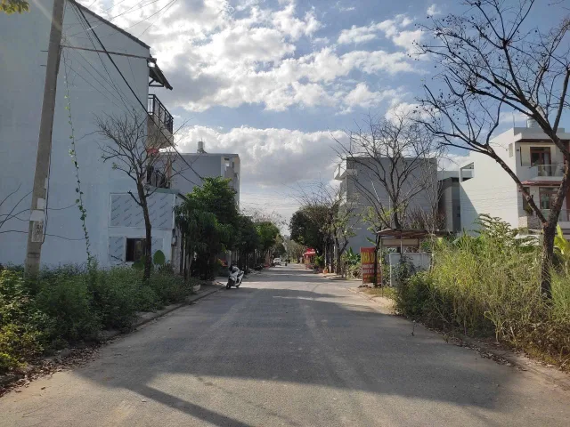 Gần Vinhomes - KDC hiện hữu, xây 4 tầng tự do, đường thông 9m vỉa hè, không ngập, view sông~19 phút Metro, Q2 - 3.7 tỷ 56.5m2