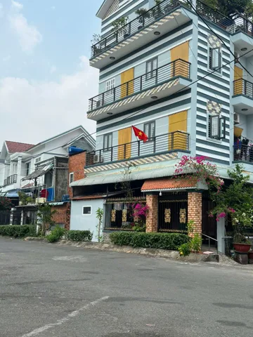 NHÀ ĐẸP- GIÁ TỐT CHÍNH CHỦ BÁN NHANH NHÀ MẶT CÔNG VIÊN HỒ NƯỚC Thị Trấn Cần Giuộc