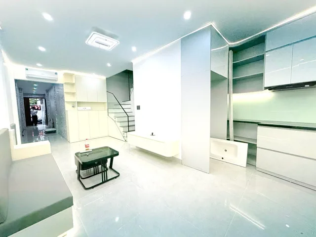 Bán Nhà riêng 58m2 có sẵn 51 m2 thổ cư giá 13 tỷ tại đường 111 Cù Chính Lan Phường Khương Đình Quận Thanh Xuân Hà Nội
Lh: 0377224604