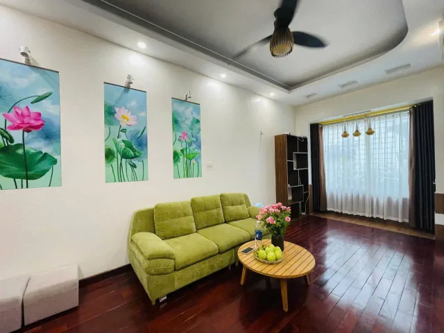 Cho thuê nhà nguyên căn đường Hoàng Văn Thái. 40m2 - 4 tầng.