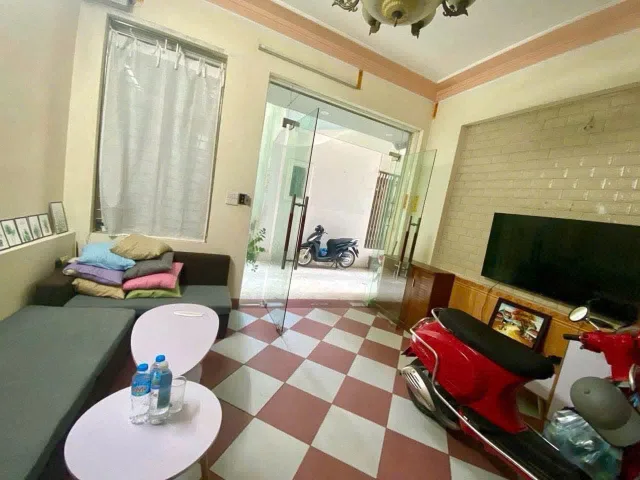 Cho THUÊ NHÀ NGUYÊN CĂN ĐƯỜNG NGUYỄN CHÍNH. 5 TẦNG. FULL NỘI THẤT.