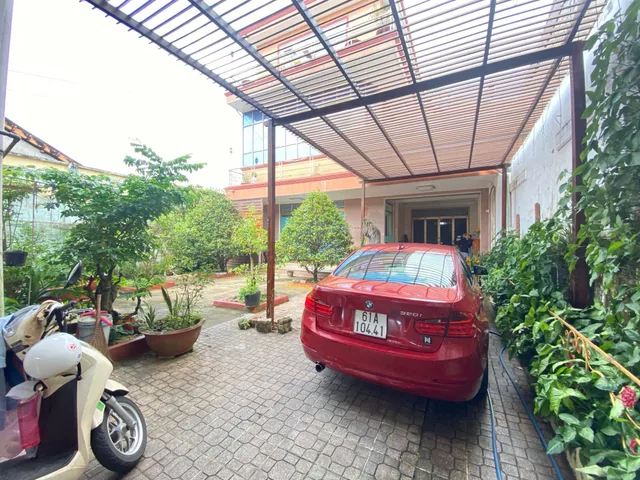 Bán biệt thự trung tâm Bình Dương - 468m2, có sân vườn, kiot sẵn, mặt tiền lớn giá 32.8 tỷ