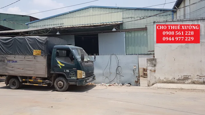 NHÀ XƯỞNG CHO THUÊ NẰM PHU ĐÔNG QUẬN 12 DT: 550M GIÁ 30 TRIÊU LH: 0908561228