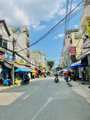 Măt Tiên Kinh Doanh Ngay Ngã Tư Lạc Long Quân - Âu Cơ, Gần Đại Học Văn Hiến, Cao Đẳng CNTT. Kết nối nhanh vòng xoay Lê Đại Hành, Nguyễn Thị Nhỏ 
+ 130m2 xây 4 tầng ( 5 × 26m )
+ 12ty nhinh thương lượng 
+ Vị trí mặt tiền kinh doanh sầm uất ngay chợ, tr