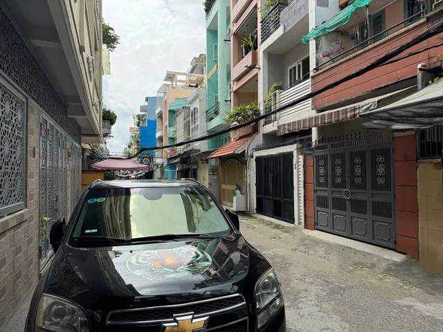 60m2 - 5ty nhinh. Hẻm xe hơi ngay nhà, gần Ngã Tư Lạc Long Quân - Âu Cơ, gần Vòng Xoay Lê Đại Hành, vài phút tới Đại Học Bách Khoa, Đại Học Văn Hiến...Nhà 4 phòng ngủ rộng rãi thích hợp vừa ở vừa cho thu ê dòng tiền ổn định 
+ Số A4 pháp lý chuẩn 
 👉LH: