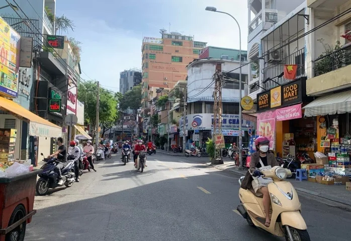 Nhà 3 phòng ngủ lớn - 45m2 chỉ 5ty hơn. Hẻm oto ngay nhà khu Bắc Hải, gần Cách Mạng Tháng 8, CV Lê Thị Riêng. 
+ Kết nối nhanh trường Đại Học Bách Khoa, Lý Thường Kiệt, Thành Thái, Chợ Hòa Hưng 
+ Sổ vuông đẹp pháp lý chuẩn 
 👉LH: 0706.120.931 ( PTrang