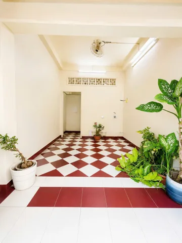 BÁN NHÀ MẶT PHỐ LÒ ĐÚC – LÔ GÓC – VỈA HÈ RỘNG – 43M² - KINH DOANH SẦM UẤT – GIÁ 31,5 TỶ