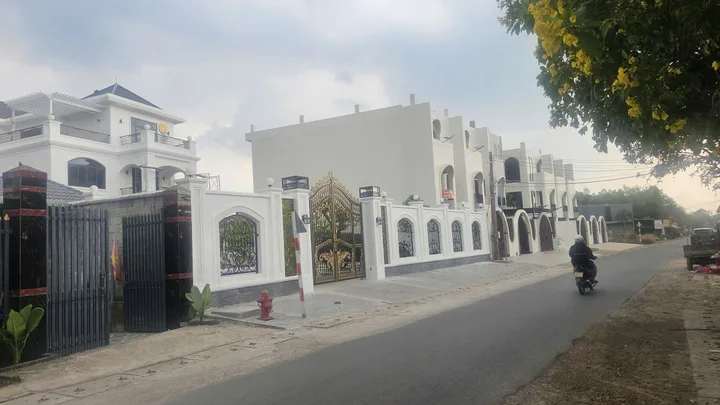 Bán nhà phố tại lộc an long thành đồng nai.