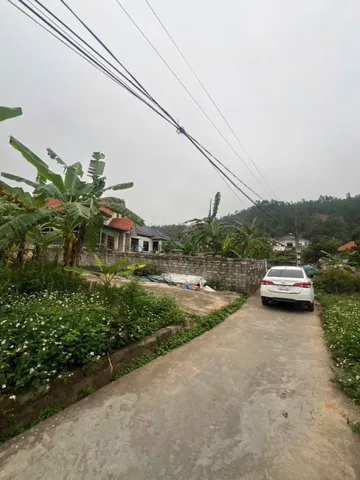 Bán cắt lỗ  lô góc  60.8m2 giá 430 triệu tại - Kỳ Sơn đường thông.l/h:076.231.9990 e Thúy