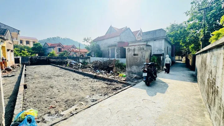 Bán Đất 90m2 giá 2.08 tỷ tại Thuỷ Sơn cách trục đường 351 chỉ 50m . L/h:076.231.9990 e Thúy