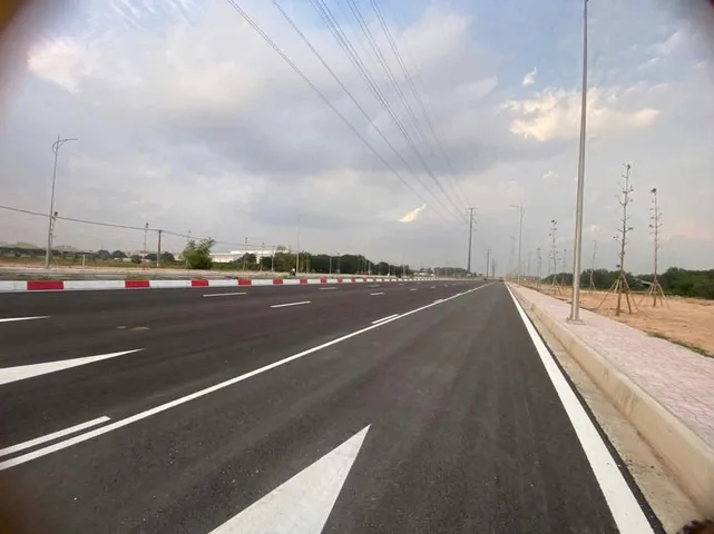 Bán lô đất 51m  2 mặt đường nguyễn hữu cảnh và nguyễn ái quốc. kết nối với sân bay long thành