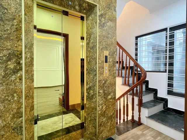 Bán Nhà riêng 39m2 có sẵn 39 m2 thổ cư giá 9.6 tỷ tại Đường Láng Phường Cát Linh Quận Đống Đa Hà Nội
Lh:0377224604