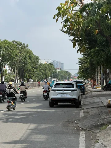 NGAYY ĐƯỜNG KINH DƯƠNG VƯƠNG - GẦN PHÚ LÂM - NHÀ 2 TẦNG - MẶTTIỀN KINH DOANH NGÀY ĐÊM -NGANG 4m DÀI 10m - SHR - GIÁA NHỈNH 6,2 TY