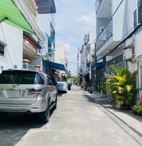 Oto ngủ nhà ngay Thành Thái - Ba Tháng Hai, gần Đại Học Bách Khoa, Tô Hiến Thành. 40m2 xây 5 tầng, chỉ 8ty 
+ Nhà 5PN 4WC sổ vuông A4
+ Tiện ích xung quanh đầy đủ, ngay trung tâm Q10 giáp Q3, Q5..
📞 Liên hệ ngay: 0706.120.931 Trang Nhà Phố (Zalo/SĐT)
