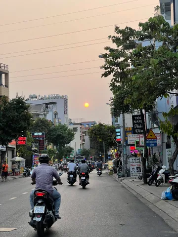 CHỈ 8TY HẺM OTO NGỦ NHÀ NGAY MẶT TIỀN BA THÁNG HAI - THÀNH THÁI, TÔ HIẾN THÀNH. 40M2 XÂY 5 TẦNG - NHÀ 5 PHÒNG NGỦ. KẾT NỐI NHANH ĐẠI HỌC KINH TẾ TP HỒ CHÍ MINH, ĐẠI HỌC BÁCH KHOA.