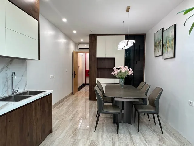 Dành cho gia đình mua ở Hoàng Văn Thái 40m2 x 5T, gara ô tô, gần hồ, giá 15 tỷ