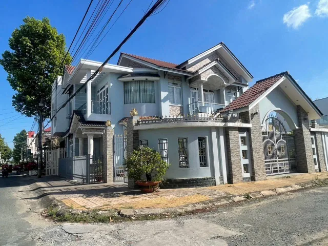 Bán Nhà riêng 240m2 có sẵn 240 m2 thổ cư giá 6.9 tỷ tại Đường số 1 Phường Châu Phú B Thành phố Châu Đốc An Giang