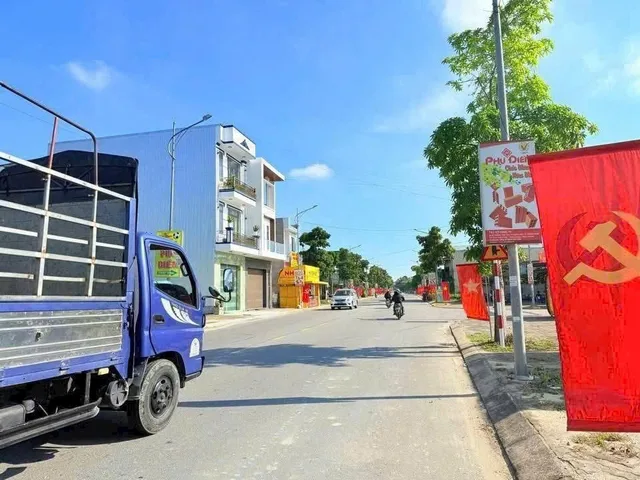 🆘 1 LÔ KDC PHÚ ĐIỀN BLOCK B8 CỰC ĐẸP - CỰC RẺ
- Bên hông có đường kỹ thuật y lô góc
- Vị trí gần trục chính gần đường Nguyễn Công Phương, gần quán ăn Trà sữa An Nhiên
💰Giá chỉ 1,0xx tỷ