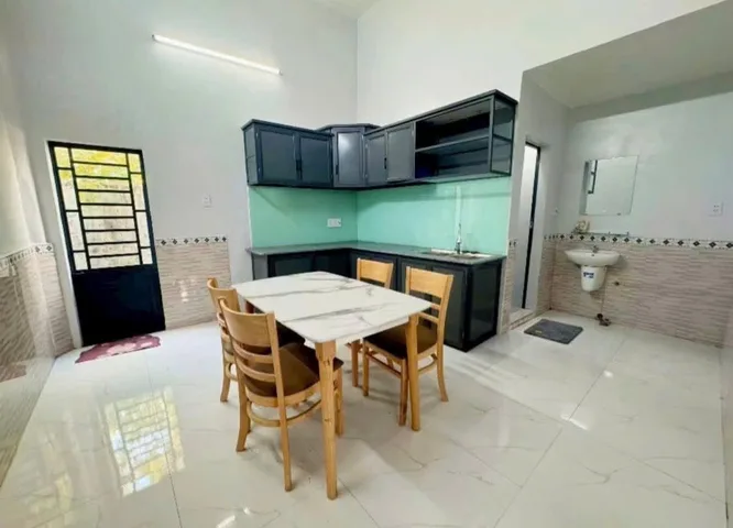 🏠🏠Chủ cần b/án nhanh 👉  Nhà Hẻm 579 Nguyễn Công Phương. Dá chỉ : 1ty0xx thương lương nhẹ 
👉Công năng : Gác lửng, p.ngủ, p.Khách, Bếp, Wc
📌DT: 63m2 full Thổ Cư( 2diện đường Đông và Tây)
👉Nhà 2 diện trước sau thông thoáng.
💵G/iá nhanh
