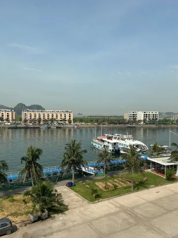 Bán Khách sạn 324m2 có 40 phòng ngủ mặt Âu 1 Tuần Châu giá tốt