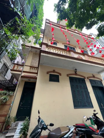Cho thuê nhà ngõ 221 HOÀNG HOA THÁM, Ba Đình. 15 triệu/tháng. Ưu tiên: Hộ gia đình.