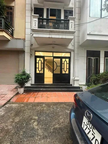 Cho thuê nhà ngõ 180 Hoàng Quốc Việt Cầu Giấy - ô tô kinh doanh - 23tr