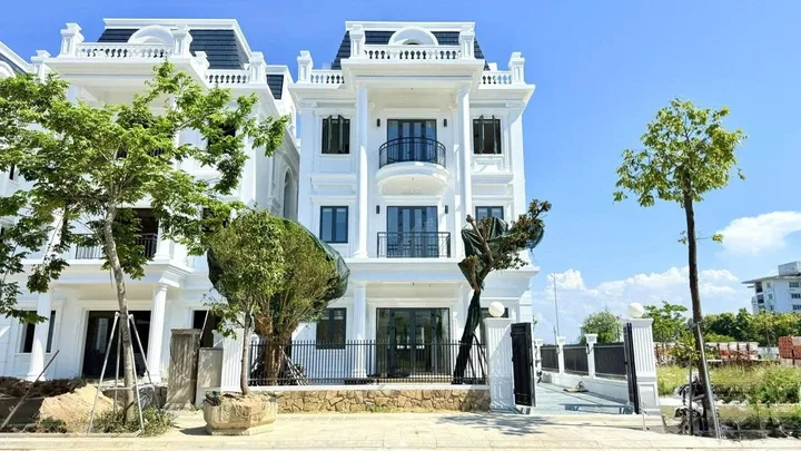 BIỆT THỰ PHÚ XUÂN 4 TẦNG BÊN CẠNH HÀNH CHÍNH CÔNG CỦA TỈNH