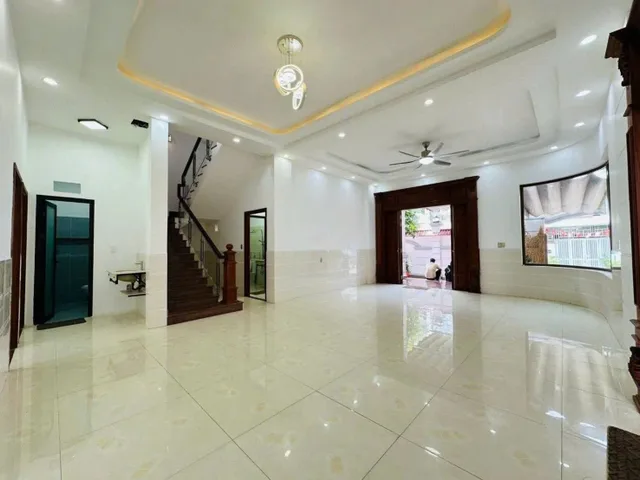 Bán Biệt Thự đẹp 12m x 21m. Full Thổ cư
Giá bán : 16.49 Tỷ Còn TL
Toạ lạc tại Thạnh Lộc 37, P. An Phú Đông. Q12