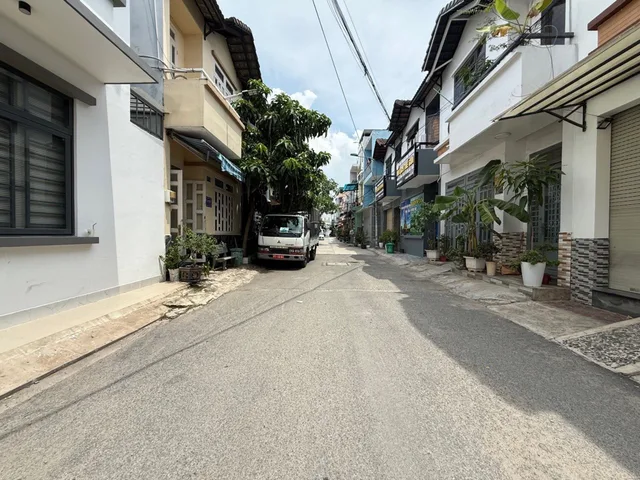nhỉnh 6 tỷ  ĐS6, phường Bình Hưng Hoà,Bình Tân, HXT Thông, 65m- 2 Tầng, Ngang lớn 5.4x11m, Sổ Đẹp Vuông vức, Không lộ giới, Quy Hoạch. TL Tốt