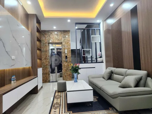 Bán Nhà riêng 38m2 có sẵn 38 m2 thổ cư giá 9.7 tỷ tại đường Định Công Phường Khương Trung Quận Thanh Xuân Hà Nội
Lh:0377224604