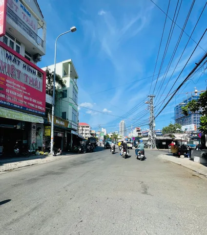 Đất đối diện chợ Vĩnh Hải, cách biển chỉ 1km. Giá 2ty450tr