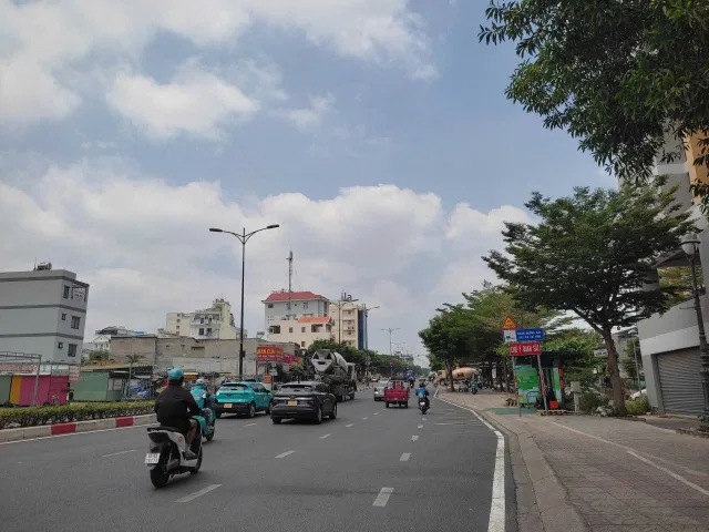 Dòng tiền ổn định - MTKD/ CHDV ~5 phút Metro - Ngang 5m dễ nhận diện, dễ thiết kế - Đường 13m vỉa hè, điện âm - 110m2 sạch đẹp