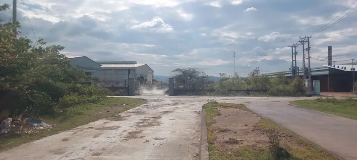 Bán Kho, nhà xưởng 4800m2 giá 7 tỷ tại - Chọn - - Chọn - Xã Sơn Hòa Đắk Lắk