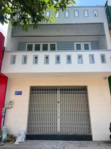 NHÀ 1 TRỆT 1 LẦU MẶT TIỀN ĐƯỜNG CMT8 
TRUNG TÂM TP BÀ RỊA 
Diện tích : 6,2x23=125m2 Thổ cư toàn bộ, đã hoàn công ( Hướng Tây Nam )