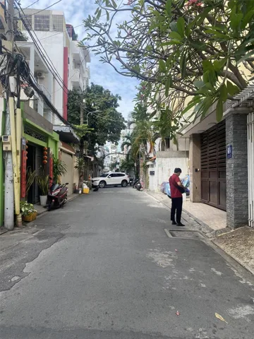 Chỉ 6ty Ngang 4 dài 11m xây 2 tầng
Hẻm xe hơi ngay Thành Mỹ - Lý Thường Kiệt, gần Đại Học Bách Khoa 
+ Nhà 2PN 2WC, chủ kinh doanh vải ở chợ Tân Bình 
+ Sổ hoàn công đầy đủ pháp lý chuẩn 
📞 LH Ngay ( Zalo/ SĐT ): 0706.120.931 Trang Nhà Phố
👉 Người th