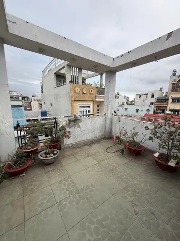 Gần 40m2 - 5 Tầng - 5 Phòng Ngủ. Ngay trung tâm Q10, gần mặt tiền Thành Thái, Khu Bắc Hải. Kế bên Đại Học Bách Khoa - Tô Hiến Thành, Lý Thường Kiệt... Kết nối nhanh Q1, Q3, Phú Nhuận và Khu Sân Bay. Chỉ 6.8ty 
 👉LH: 0706.120.931 ( PTrang ) 👈

#BĐS #Nhà