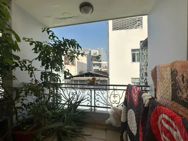 Gần 40m2 xây 5 tầng, chỉ 6.9ty. Ngay Thành Thái - Gần Đại Học Bách Khoa, Lý Thường Kiệt.
+ Nhà 5PN 4WC, hẻm thông thoáng gần mặt tiền
+ Sổ A4 hoàn công đầy đủ 
+ Vị trí ngay trung tâm Q10, gần các trường Đại Học và Bệnh Viện. Giáp bên Q3, Q5, Q11
👉 LH