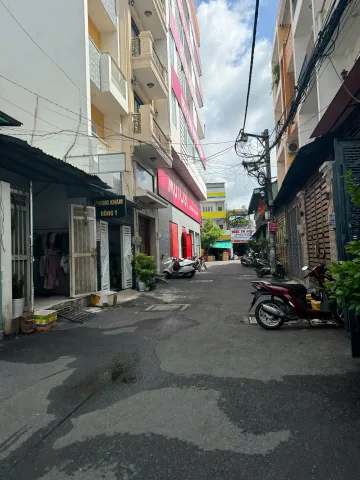 Ngay Khu Bàu Cát - Gần Măt Tiên Âu Cơ Ngang 5 Dài 18m - Chỉ 7ty Nhinh. Vị trí kết nối nhanh Lạc Long Quân, Lý Thường Kiệt gần Ngã Tư Bảy Hiền, Trường Chinh.... 
+ Nhà ngay sát mặt tiền, hẻm trước nhà 6m xe hơi đỗ cửa
+ Thích hợp mua ở hoặc xây sửa giữ t