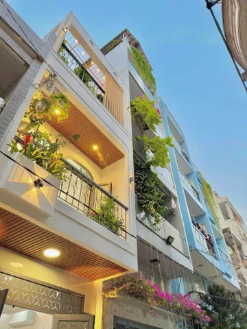 Ngay Lạc Long Quân - Lý Thường Kiệt, gần chợ Tân Bình, Ngã Tư Bảy Hiền. 
60m2 - Ngang 4.3 dài 14m Xây 4 Tầng, Chỉ 7ty
+ Hẻm 4m thông thoáng gần mặt tiền 
+ Vị trí trung tâm gần chợ Tân Bình, di chuyển nhanh tới Đại Học Bách Khoa, Sân Bay, Tuyến Metro..
