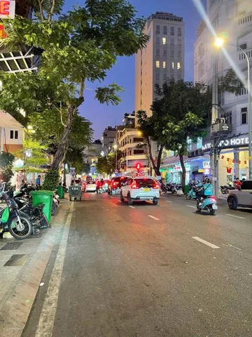 Bán Nhà Mặt Tiền 18 Trương Định, Phường Bến Thành, Quận 1
