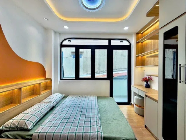 🔥 **SIÊU PHẨM GIÁP QUẬN 1 – VÀI BƯỚC RA XE HƠI, SÁT CHỢ BÀ CHIỂU | 3 TẦNG – 4PN | FULL NỘI THẤT | CHỈ 5,03 TỶ** 🔥