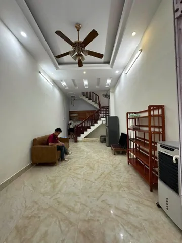 NGUYỄN CHÍ THANH – ĐỐNG ĐA – 40M² × 4 TẦNG + SÂN 18M² – 4PN – 3WC – FULL ĐỒ – GIÁ 15 TRIỆU/THÁNG