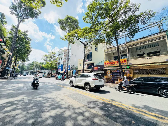 Bán Nhà Mặt Tiền 225 Nguyễn Chí Thanh, Phường 12, Quận 5
